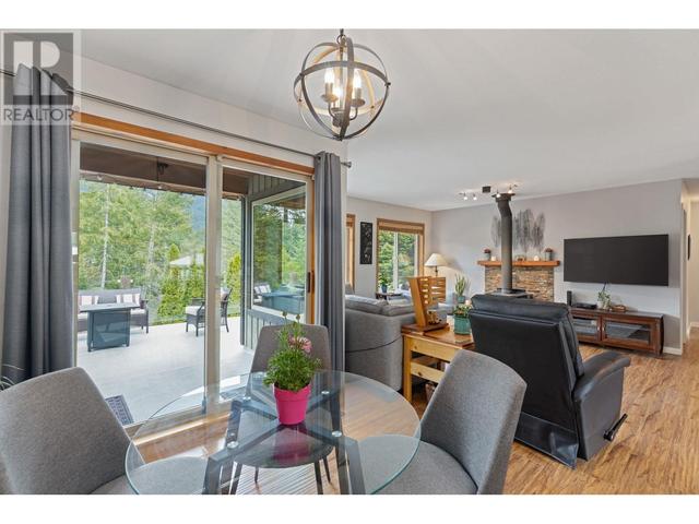 1479 Hemlock Street, House detached with 4 bedrooms, 3 bathrooms and 4 parking in Pemberton BC | Image 8