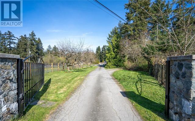 4821 Elk Rd, House detached with 7 bedrooms, 6 bathrooms and 10 parking in Saanich BC | Image 5