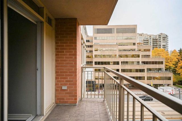 607 - 60 St Clair Ave W, Condo with 2 bedrooms, 1 bathrooms and 0 parking in Toronto ON | Image 11