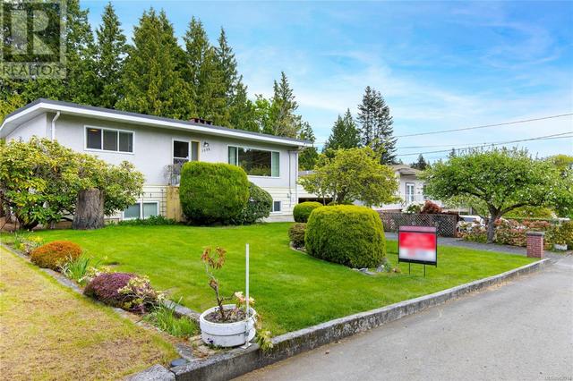 1855 Deerborne Pl, House detached with 3 bedrooms, 1 bathrooms and 5 parking in Nanaimo BC | Card Image