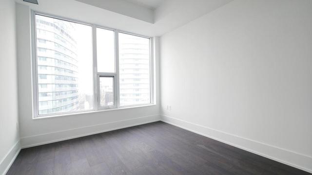 5512 - 10 York St, Condo with 1 bedrooms, 1 bathrooms and null parking in Toronto ON | Image 6