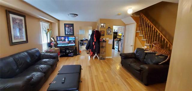 6 Prado Crt, House detached with 3 bedrooms, 4 bathrooms and 3 parking in Toronto ON | Image 2
