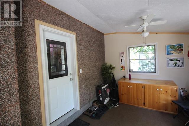 1028 Pembroke Street E, House detached with 3 bedrooms, 1 bathrooms and 5 parking in Pembroke ON | Image 4