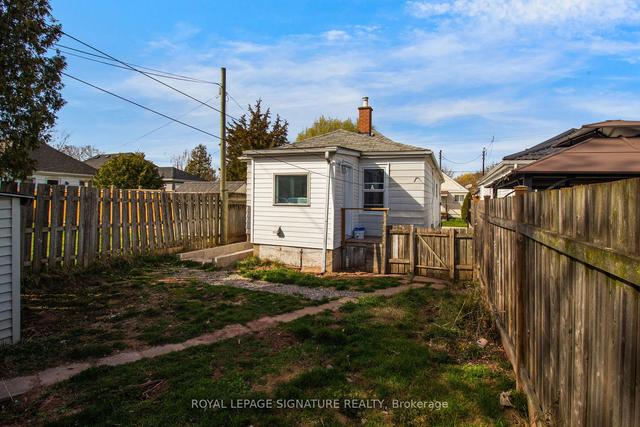 56 Cambridge Ave, House detached with 3 bedrooms, 2 bathrooms and 0 parking in Hamilton ON | Image 24