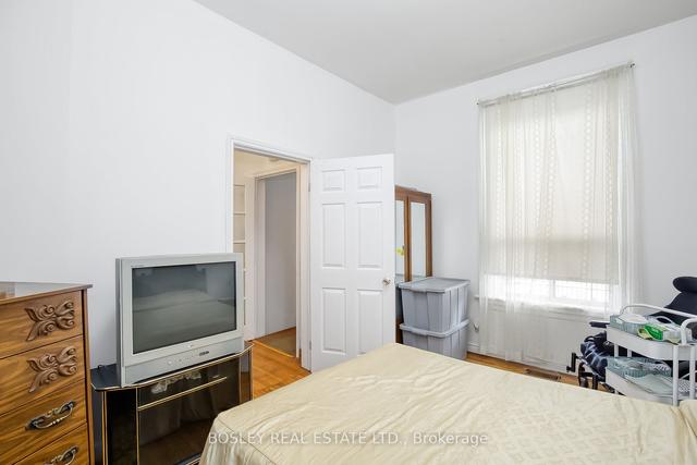 12 O'hara Ave, House attached with 3 bedrooms, 1 bathrooms and 1 parking in Toronto ON | Image 25