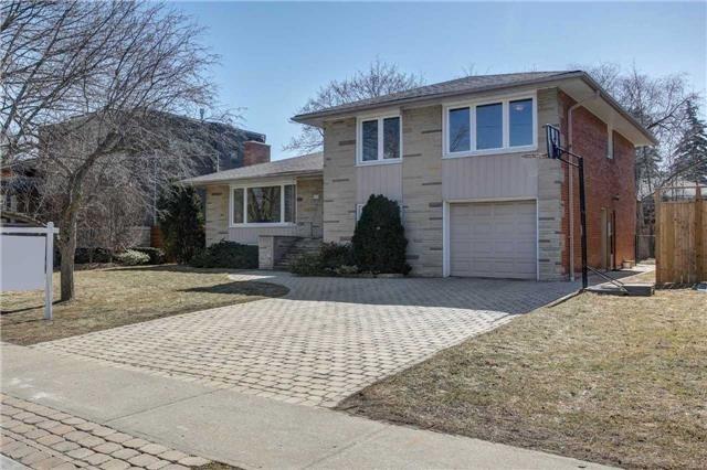 33 Hawksbury Dr, House detached with 4 bedrooms, 3 bathrooms and 5 parking in Toronto ON | Image 1