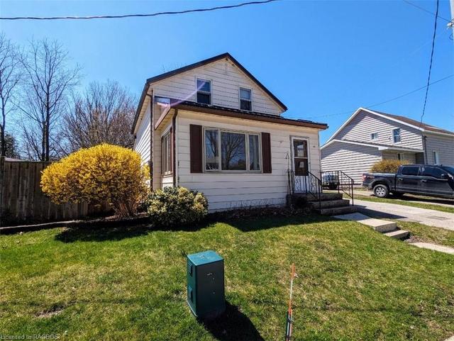 410 Russell Street, House detached with 2 bedrooms, 1 bathrooms and 3 parking in Kincardine ON | Image 2