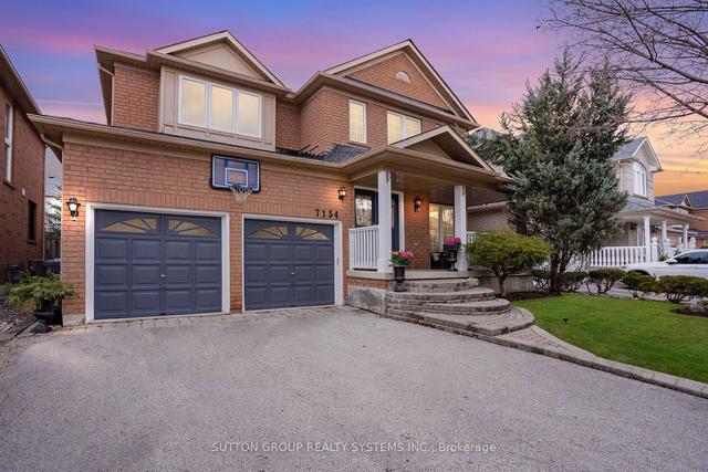 7154 Hallsands Dr W, House detached with 4 bedrooms, 3 bathrooms and 6 parking in Mississauga ON | Image 1