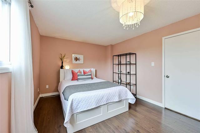 23 Sheringham St, House detached with 3 bedrooms, 3 bathrooms and 5 parking in Brampton ON | Image 13