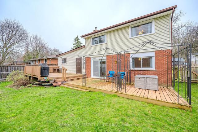 118 Longwood Dr, House detached with 4 bedrooms, 2 bathrooms and 8 parking in Waterloo ON | Image 13