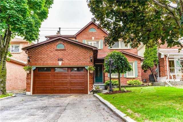 896 Lavis Crt, House detached with 4 bedrooms, 3 bathrooms and 2 parking in Oshawa ON | Image 1