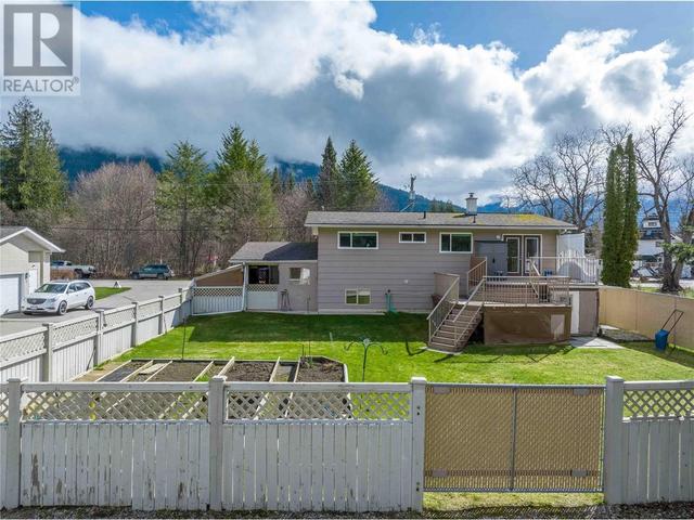145 Columbia Park Drive, House detached with 2 bedrooms, 2 bathrooms and null parking in Revelstoke BC | Image 28