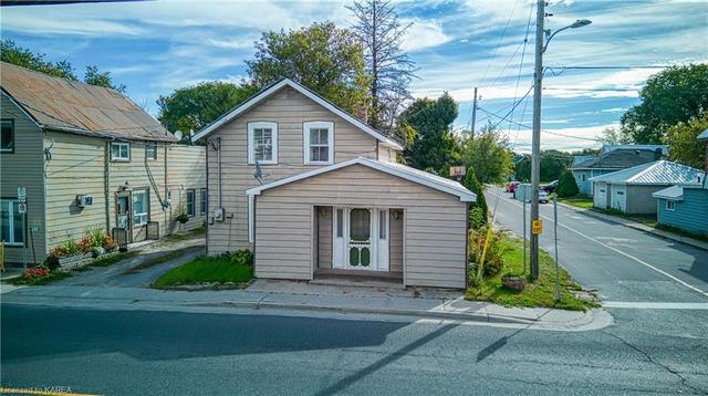 6698 Highway 38, House detached with 2 bedrooms, 2 bathrooms and 2 parking in South Frontenac ON | Card Image