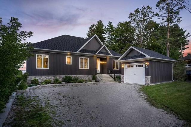 927 Adams Rd, House detached with 4 bedrooms, 2 bathrooms and 5 parking in Innisfil ON | Image 1