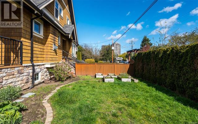 590 Simcoe St, House detached with 3 bedrooms, 4 bathrooms and 2 parking in Victoria BC | Image 18