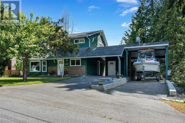 2260 Macfarlane Cres, House detached with 3 bedrooms, 2 bathrooms and 4 parking in Cowichan Valley B BC | Card Image