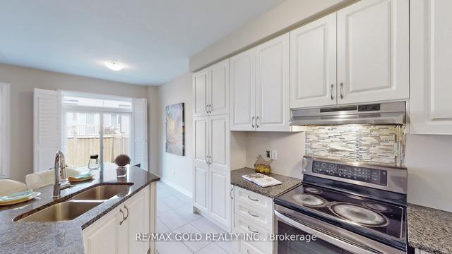 67 Folgate Cres, House attached with 4 bedrooms, 3 bathrooms and 3 parking in Brampton ON | Image 4