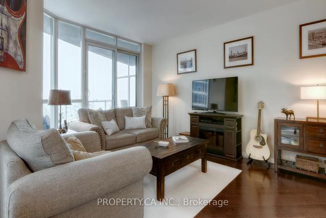 1602 - 218 Queens Quay Way, Condo with 2 bedrooms, 2 bathrooms and 1 parking in Toronto ON | Image 12