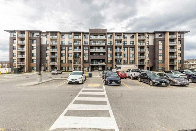 110 - 7 Kay Cres, Condo with 2 bedrooms, 1 bathrooms and 1 parking in Guelph ON | Card Image