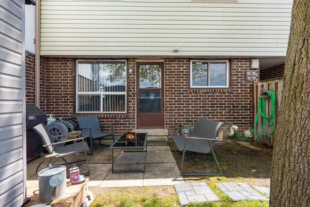 173 - 120 Nonquon Rd, Townhouse with 3 bedrooms, 1 bathrooms and 1 parking in Oshawa ON | Image 8