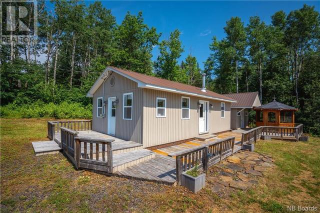 303 Pleasant Drive, Home with 2 bedrooms, 1 bathrooms and null parking in Chipman NB | Image 4