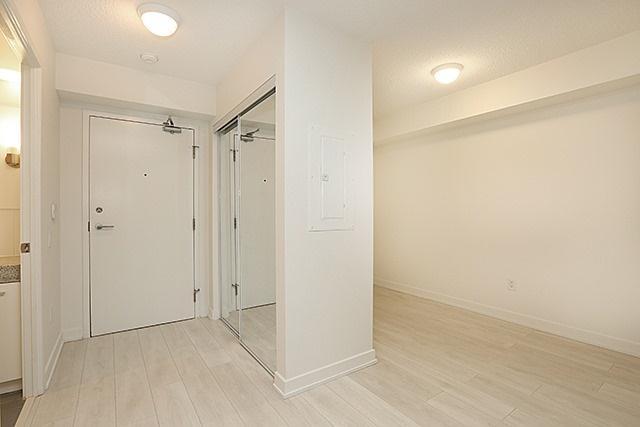 1011 - 15 Singer Crt, Condo with 1 bedrooms, 2 bathrooms and 1 parking in Toronto ON | Image 13