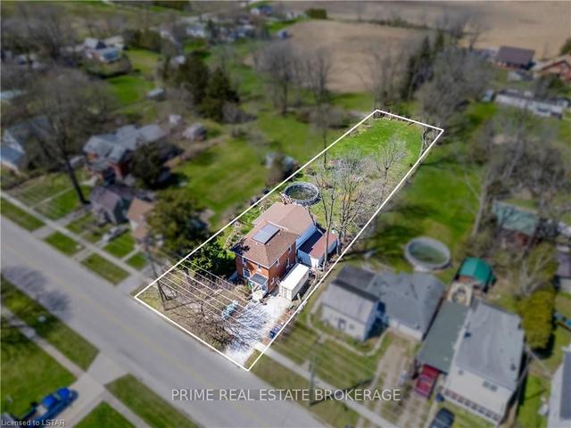 137 Main St E, House detached with 5 bedrooms, 2 bathrooms and 4 parking in Chatham Kent ON | Image 1