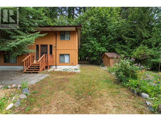 7133 Lucerne Beach Road, House detached with 3 bedrooms, 2 bathrooms and 2 parking in Columbia Shuswap F BC | Image 24