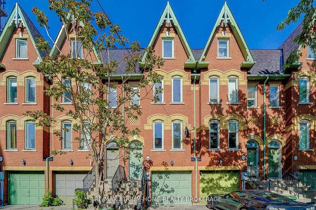 32c Oxford St, House attached with 3 bedrooms, 4 bathrooms and 2 parking in Toronto ON | Image 1