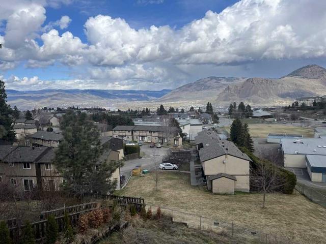 216 Monmouth Dr, House detached with 3 bedrooms, 3 bathrooms and 5 parking in Kamloops BC | Image 9