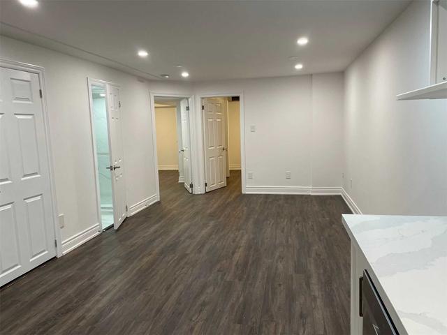 250 Woodhall Rd, Condo with 2 bedrooms, 2 bathrooms and 1 parking in Markham ON | Image 5