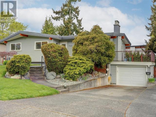 740 Rockheights Ave, House detached with 4 bedrooms, 4 bathrooms and 5 parking in Esquimalt BC | Image 1
