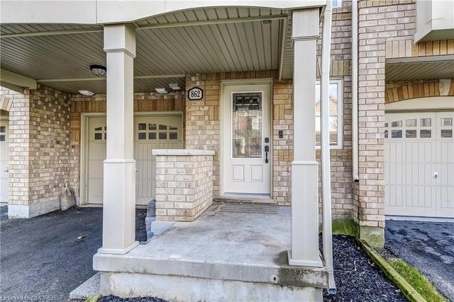 862 Fowles Court, House attached with 2 bedrooms, 2 bathrooms and 3 parking in Milton ON | Image 4