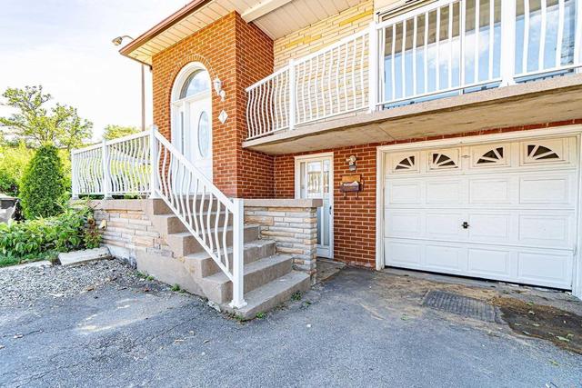 1 Ashford Crt, House semidetached with 3 bedrooms, 2 bathrooms and 2 parking in Brampton ON | Image 1