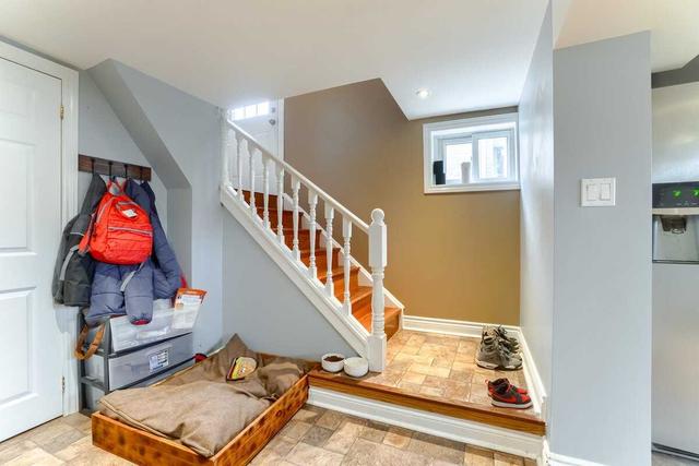 90 Plunkett Rd, House detached with 3 bedrooms, 2 bathrooms and 6 parking in Toronto ON | Image 7