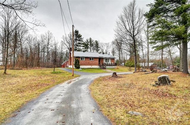 5010 Calabogie Road, House detached with 4 bedrooms, 2 bathrooms and 8 parking in Greater Madawaska ON | Image 4