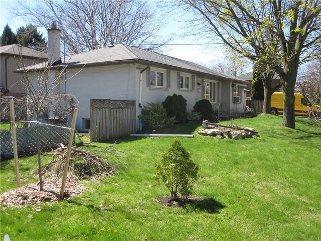 2368 Barclay Road, House detached with 3 bedrooms, 1 bathrooms and 4 parking in Burlington ON | Image 3