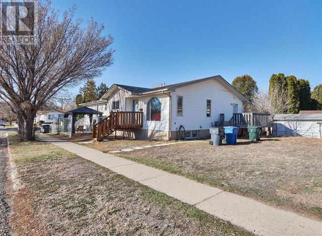 536f Minto Avenue Se, Home with 3 bedrooms, 2 bathrooms and 2 parking in Medicine Hat AB | Card Image
