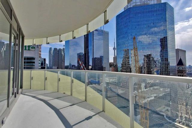 2109 - 197 Yonge St, Condo with 3 bedrooms, 2 bathrooms and 1 parking in Toronto ON | Image 19
