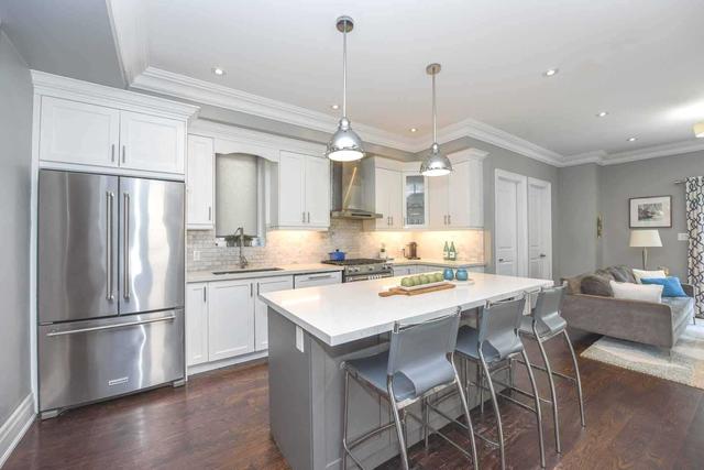 21 Brentwood Rd S, House detached with 3 bedrooms, 4 bathrooms and 3 parking in Toronto ON | Image 4