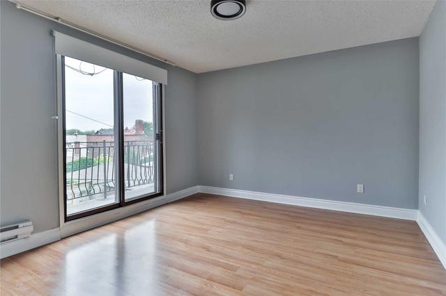 unit 2 - 266 Symington Ave, House detached with 3 bedrooms, 1 bathrooms and 0 parking in Toronto ON | Image 5