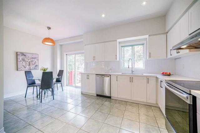 226 Yorkland St, House attached with 3 bedrooms, 4 bathrooms and 4 parking in Richmond Hill ON | Image 6