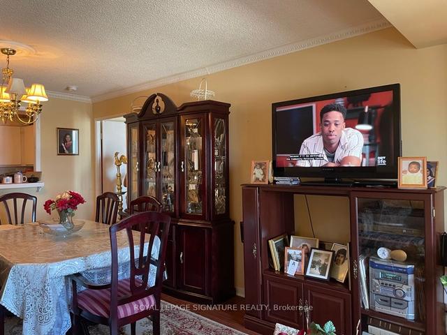 1206 - 330 Mccowan Rd, Condo with 2 bedrooms, 2 bathrooms and 1 parking in Toronto ON | Image 3