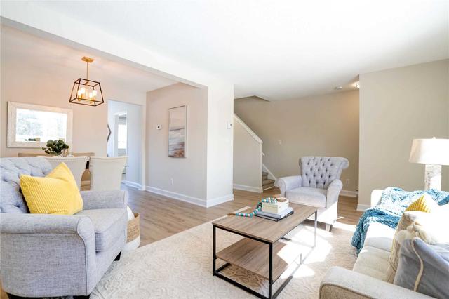 355 Sandringham Cres, Townhouse with 3 bedrooms, 2 bathrooms and 1 parking in London ON | Image 14