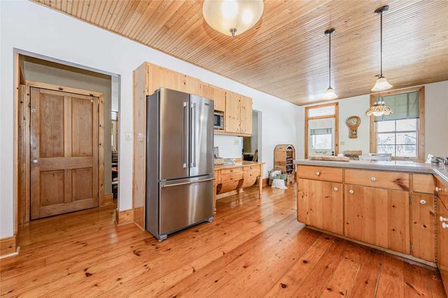 4092 Sideroad 25 S, House detached with 4 bedrooms, 2 bathrooms and 6 parking in Puslinch ON | Image 4
