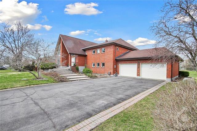 1700 Lakeshore Drive, House detached with 3 bedrooms, 3 bathrooms and 14 parking in Ottawa ON | Image 2