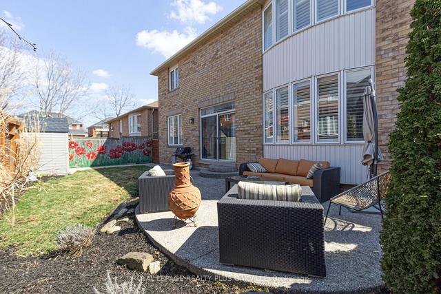 2256 Lapsley Cres, House detached with 4 bedrooms, 4 bathrooms and 4 parking in Oakville ON | Image 24