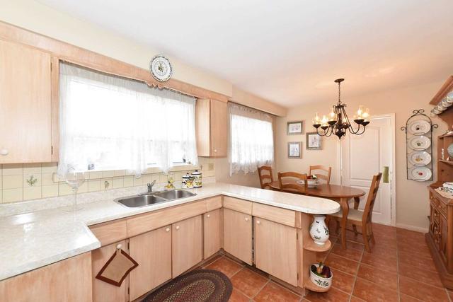 52 Lilywood Rd, House detached with 3 bedrooms, 2 bathrooms and 5 parking in Toronto ON | Image 4