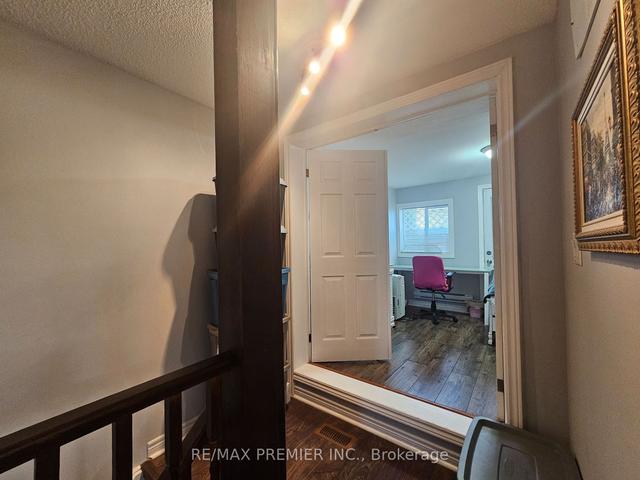 175 Rankin Cres, House semidetached with 4 bedrooms, 5 bathrooms and 1 parking in Toronto ON | Image 3