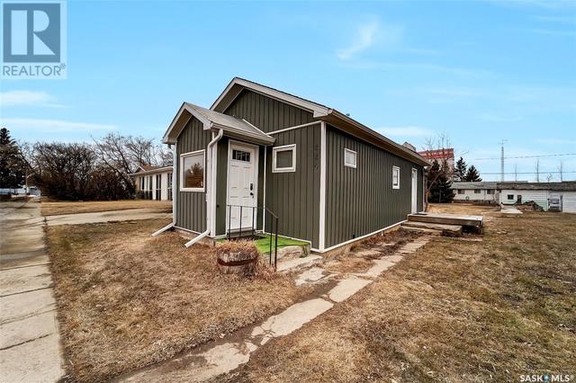 220 1st Avenue W, House detached with 2 bedrooms, 1 bathrooms and null parking in Blaine Lake SK | Image 2